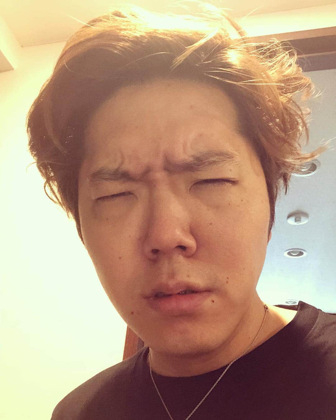 HIKAKINのインスタグラム：「寝起きの人相の悪さは異常 どうもヒカキンです」