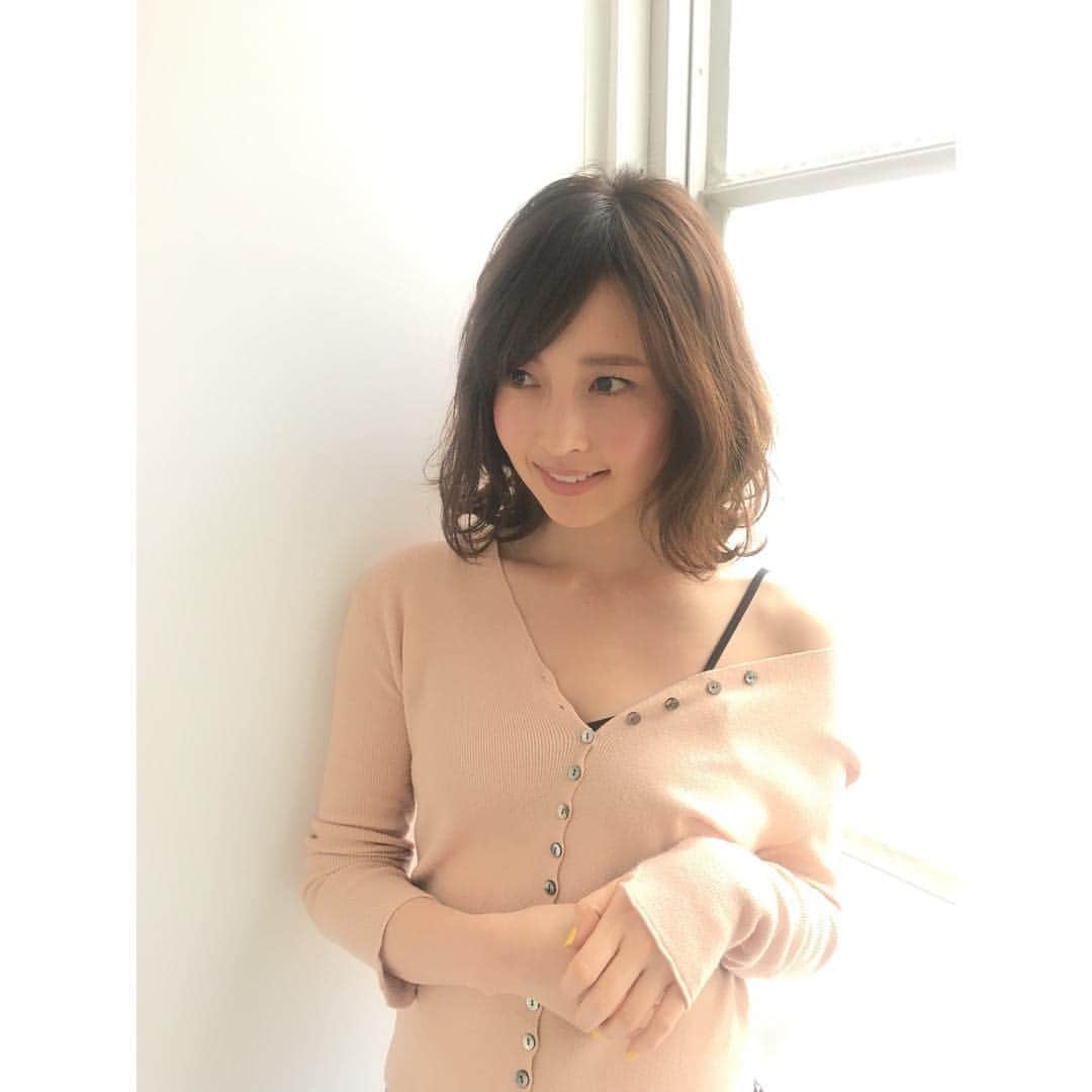 沢田ゆうのインスタグラム：「ちらっと春ネイル💅❤︎ #magazine #shoot #spring #yellow」