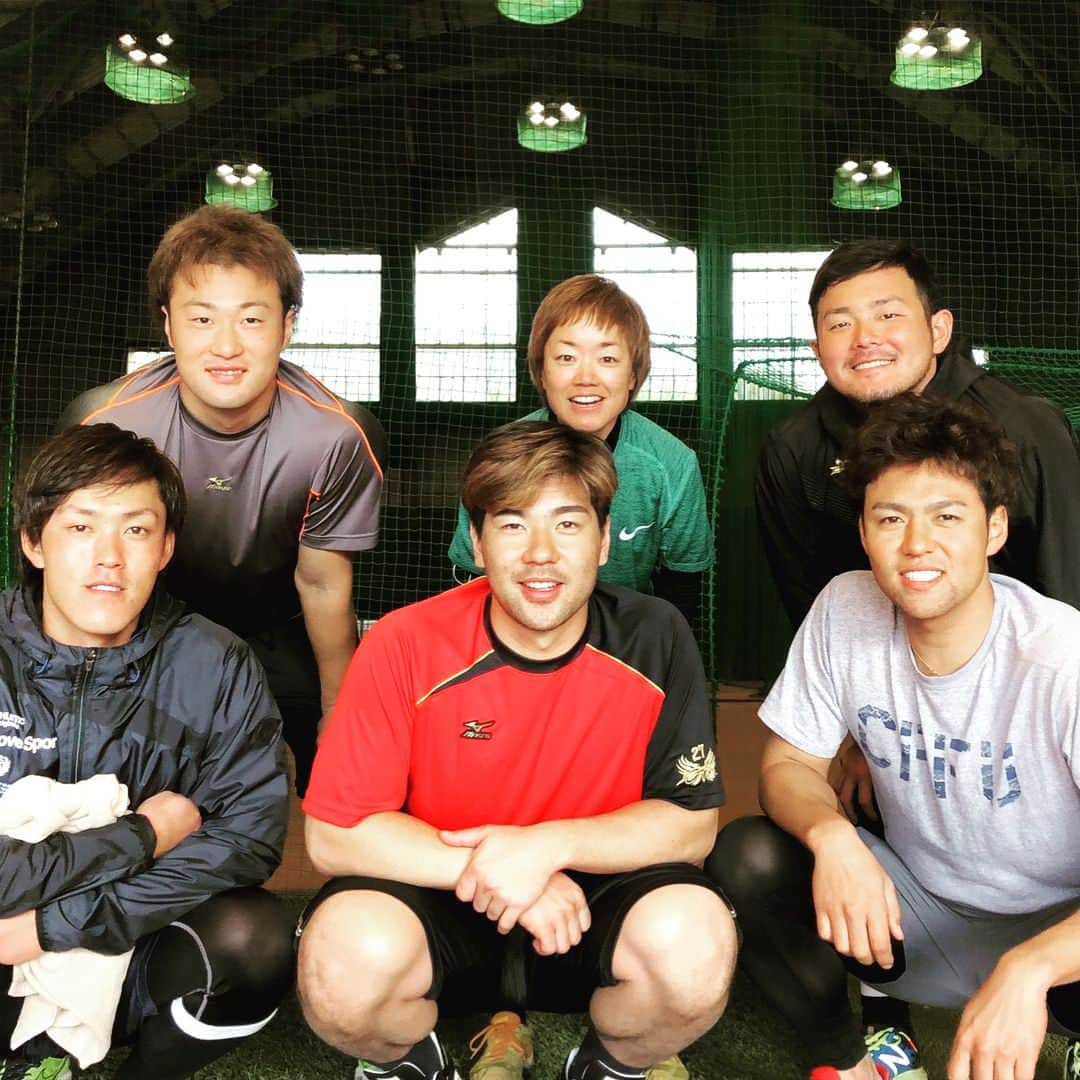 木村文紀さんのインスタグラム写真 - (木村文紀Instagram)「炭谷組南郷自主トレ！ 第１クール終了！ マジで練習きつすぎてみんなヘロヘロ 笑 あと１クール頑張ろー #宮崎#南郷#自主トレ#炭谷組#炭谷銀仁朗#木村文紀#斉藤彰吾#江村直也#戸川大輔」1月18日 16時41分 - fumikazu_kimura9