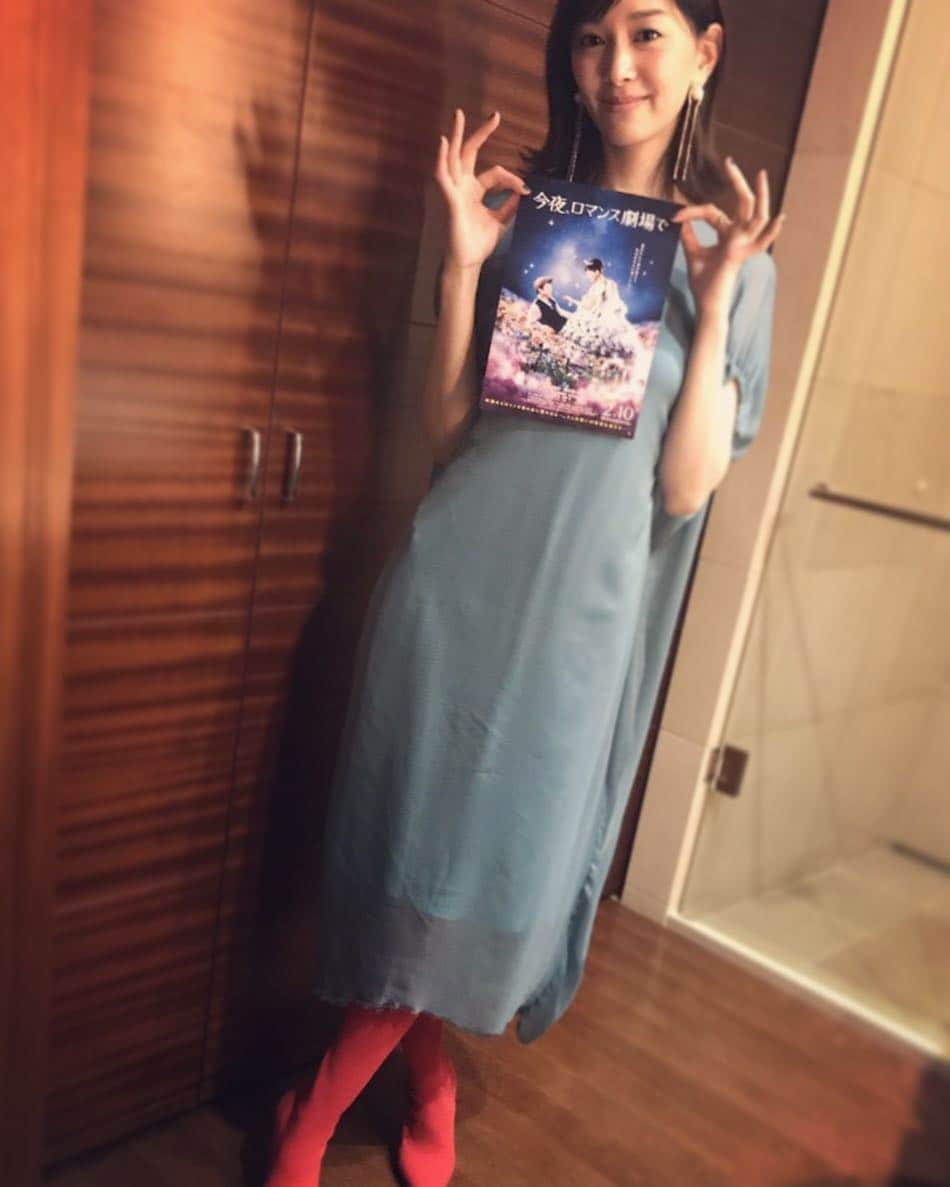 石橋杏奈さんのインスタグラム写真 - (石橋杏奈Instagram)「今夜、ロマンス劇場で ▽ 本日は映画【今夜、ロマンス劇場で】のジャパンプレミアでした🤗 寒い中駆けつけてくださった皆さま 本当にありがとうございました✨✨✨ 素敵なフッションでレッドカーペットを歩かせて頂きました‼︎ 公開はまだ先の2/10ですがたくさんの方に愛してもらえるような作品になっていると思います また近くなったら告知させてくださいねっ △ #今夜ロマンス劇場で #綾瀬はるか さん #坂口健太郎 さん #本田翼 さん #中尾明慶 さん #武内英樹監督 #石橋杏奈」1月18日 21時20分 - annaisbs_92