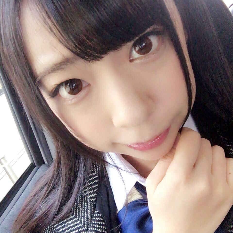 咲坂花恋のインスタグラム：「撮影です！！！ 今日も一日頑張れんれん♡♡♡ #咲坂花恋 #AV女優 #AV #セクシー #制服 #撮影 #頑張れんれん」