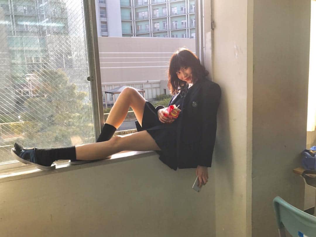 レイチのインスタグラム：「昨日で18歳になりました☃️」