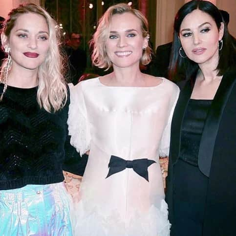 モニカ・ベルッチさんのインスタグラム写真 - (モニカ・ベルッチInstagram)「❤At the petit  Palais, with the two beautiful @marioncotillard @dianekruger  for the Cesar's revelations 2018 organized by Chanel  Dressed by @chanelofficial  Jewelry @cartier  Hair @johnnollet Mua @jolanta.cedro  Photo by @richardgianorio  #marioncotillard#dianekruger#monicabellucci#petitpalais#cesarrevelations2018#chanel#cartierdiamonds#cartier#photography#richardgianorio#моникабеллуччи」1月19日 1時12分 - monicabellucciofficiel