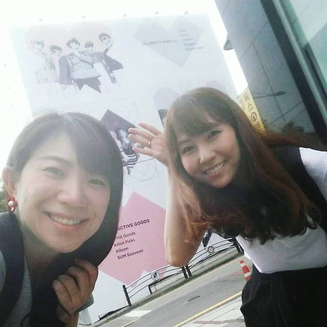 服部ひで子のインスタグラム：「💟👫裕兄さん💛真希姉さん👫💟 ご結婚おめでとうございます(*´∇｀*)💕 我らが、吉本新喜劇の 吉田裕 兄さんと、 前田真希 姉さんが ご結婚を発表されました～😍❗❗❗ 誰もが認める、 スゴくお似合いな、 素敵なカップルです(#^.^#)！！！！！ 裕兄さんの優しくて大きな心と、 真希姉さんの誠実で堅実な心と、  二つの心が合わされば 鬼に金棒ですね❗❗❗ とーっても、しあわせな気分になりました(*´∇｀*)♡💎♡💎♡💎♡💎♡💎 ありがとうございます！  #よしもと新喜劇 #吉本新喜劇 #新喜劇 #吉田裕 兄さん #前田真希 姉さん #ご結婚おめでとうございます」
