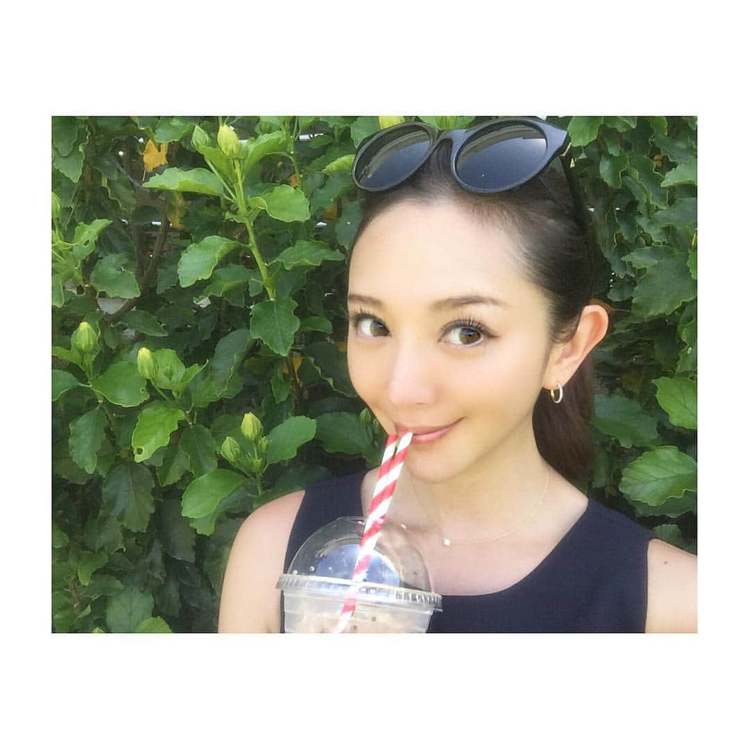 山崎みどりさんのインスタグラム写真 - (山崎みどりInstagram)「喉が乾いたからアイスコーヒー ・  #オーストラリア #🇦🇺 #散歩 #goldcoasttoday #街がかわいい #surfcity #サーファー多い  #instagood #photooftheday #picoftheday #instadaily  #カラフル #観光  #オーストラリア最東端 #オーストラリア旅行 #🇦🇺 #summer #オーストラリア旅行  #最東端 #景色綺麗 #capebyron #coffe #nosugar #happyday #インスタ映え #カフェ #cafe #アイスコーヒー #ストローかわいい」1月19日 2時34分 - midori_yamasaki_