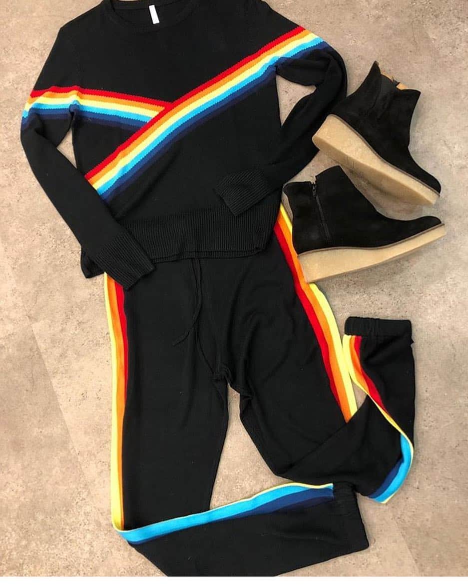 マットバーンソンのインスタグラム：「Loving this jazzy jumpsuit look paired with our FRIEZE bootie by @loveyourbodyboutique」