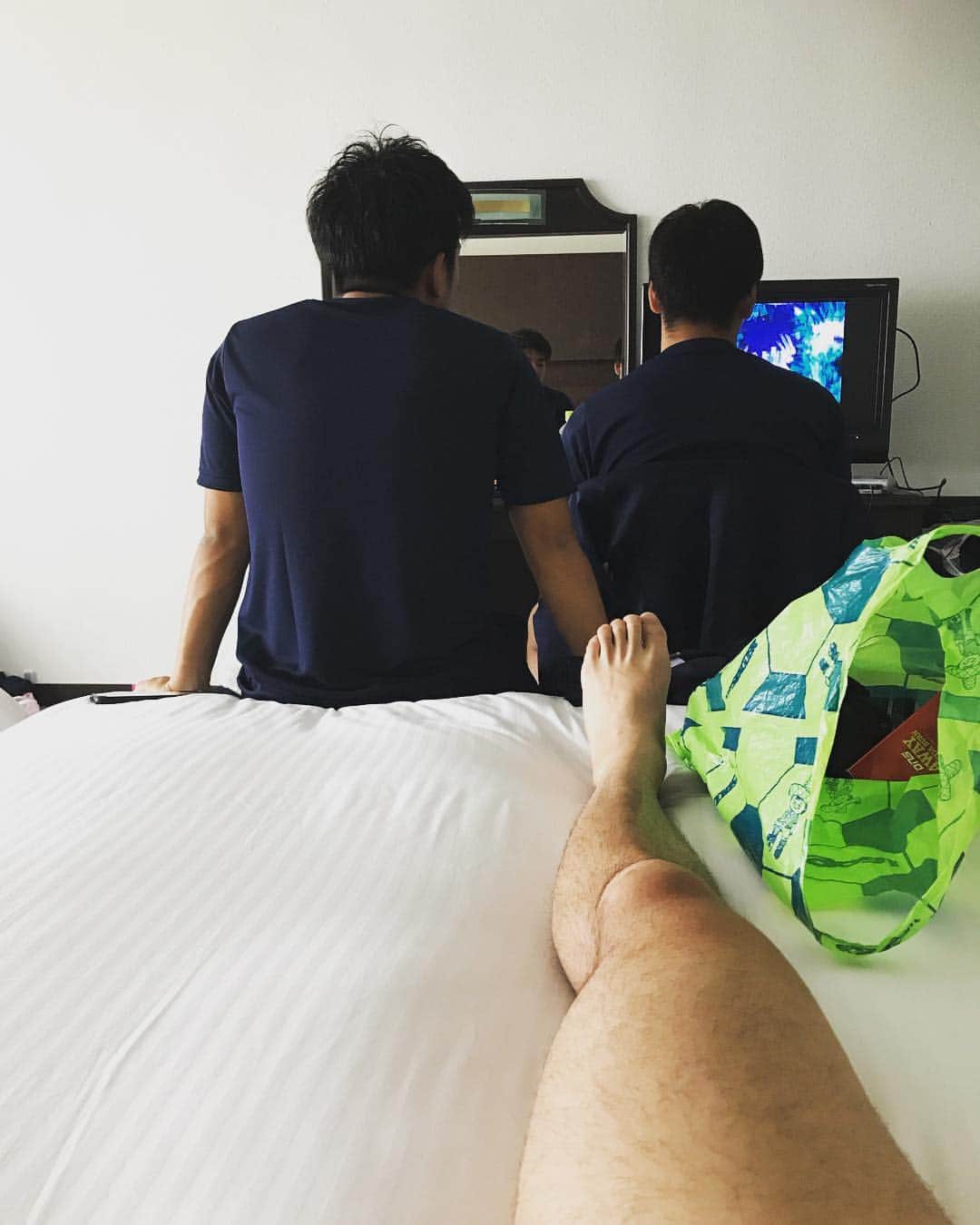 水野晃樹のインスタグラム：「キャンプ5日目！！ そのうち朝練習あったのが4回  そのうち1000✖️7が3回！！ いやぁ〜今年もベリーハードな走りしてますわ😅  でも、やらされてると思わず食ってかかるようにやるしかない！！ 束の間の休憩はこの2人がいつも騒いでる💦💦💦」