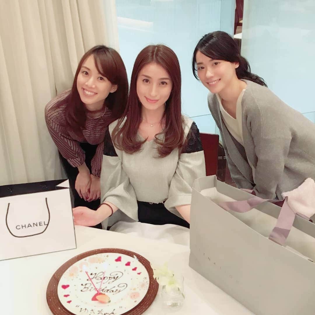 天田優奈さんのインスタグラム写真 - (天田優奈Instagram)「この間の久しぶり#ランチ ゆきちゃんのお誕生日 お祝いしました🎁🎂 美味しく食べれる幸せ。 ２人に会えて元気もらえたよ☺︎ 素敵な28歳を過ごしてね～! . . #女子会#ゆきちゃん#お誕生日おめでとう#wゆきちゃんlunch#happybirthday#girl#friends#like4like#happy#smile」1月19日 12時52分 - tendayuuna