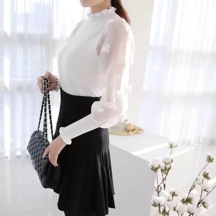 cartのインスタグラム：「花柄刺繍パッチに、 シースルーボリューム袖が可愛い ニットトップス♪  フリルネックデティールが、 より可愛さを引き立ててくれます♡ . . . . . . #今日のコーデ #韓国ファションション #プチプラ #プチプラコーデ #プチプラファッション #シンプルコーデ #シンプルファッション #しまむらコーデ  #しまむら #ユニクロコーデ #ユニクロ #カジュアルコーデ #大人カジュアル #お休みコーデ #秋コーデ  #ママコーデ #ママファッション #おしゃれ #おしゃれさんと繋がりたい #お買い物 #ワンピース #冬服 . #zara #uniqlo #gu #ootd #fashion #coordinate #shopping」