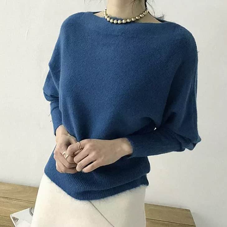 cartのインスタグラム：「パプスリーブが上品でかわいい 大人カジュアルニットです☆  これ一枚で女性らしい雰囲気を 演出してくれます♪  パンツにもスカートにもバランスよく 合わせることができる丈感もポイント♪  オフィススタイルとしてもおすすめです☆ . . . . .  #今日のコーデ #韓国ファションション #プチプラ #プチプラコーデ #プチプラファッション #シンプルコーデ #シンプルファッション #しまむらコーデ  #しまむら #ユニクロコーデ #ユニクロ #カジュアルコーデ #大人カジュアル #お休みコーデ #秋コーデ  #ママコーデ #ママファッション #おしゃれ #おしゃれさんと繋がりたい #お買い物 #ワンピース #冬服 . #zara #uniqlo #gu #ootd #fashion #coordinate #shopping」