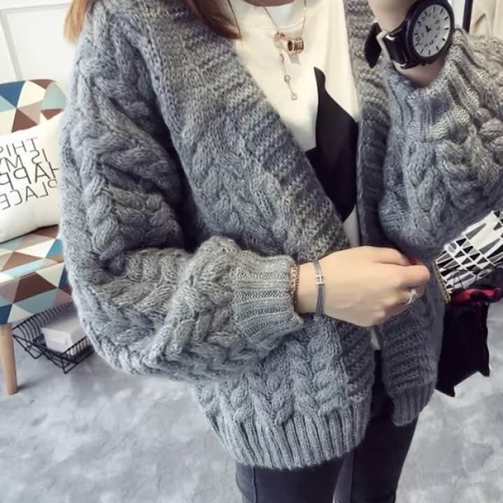 cartのインスタグラム：「ケーブル編みで温かみのあるデザインの ニットカーディガン♪  ざっくりとして羽織りやすく デイリーにご着用いただけます☆ . . . . . .  #今日のコーデ #韓国ファションション #プチプラ #プチプラコーデ #プチプラファッション #シンプルコーデ #シンプルファッション #しまむらコーデ  #しまむら #ユニクロコーデ #ユニクロ #カジュアルコーデ #大人カジュアル #お休みコーデ #秋コーデ  #ママコーデ #ママファッション #おしゃれ #おしゃれさんと繋がりたい #お買い物 #ワンピース #冬服 . #zara #uniqlo #gu #ootd #fashion #coordinate #shopping」