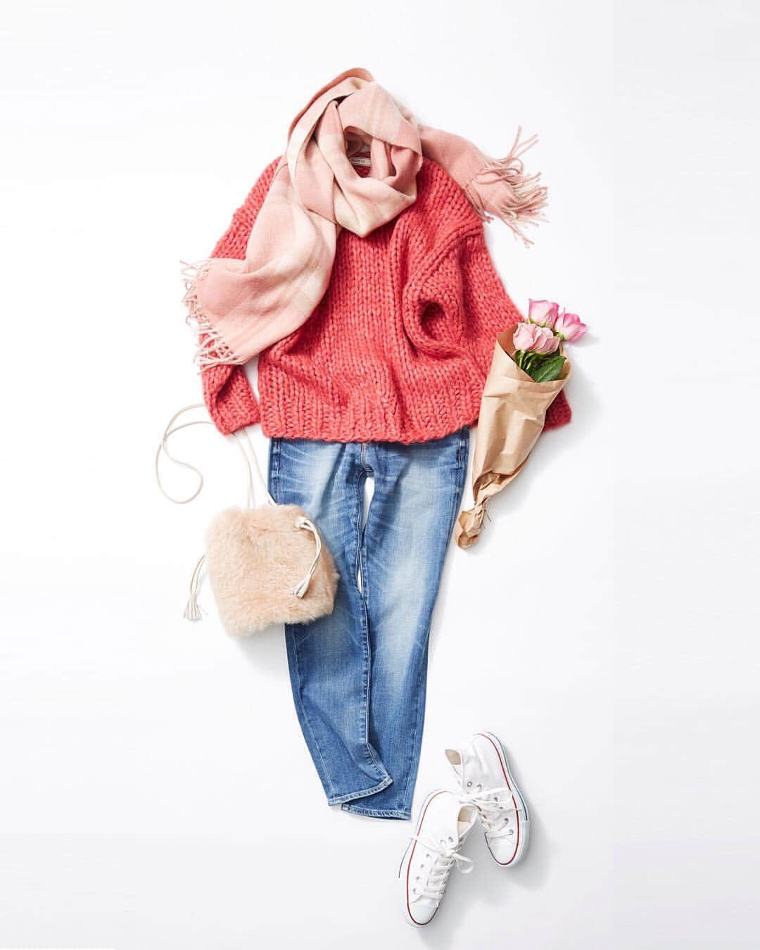 ルミネ公式のインスタグラム：「ピンクのスイート小物でリラックス [ #LUMINEMAGAZINE ] #lumine #ルミネ #ルミネ北千住 #ざっくりニット #デニムパンツ #チェック柄ストール #ファーバッグ #スニーカー #ニット #デニム #パンツ #ストール #バッグ #rougeviflacle #spickandspan #mischmasch  #ootd #outfit #fashion #coordinate #コーディネート #デイリーコーデ #コーデ #follow #followme #フォロー #入江未悠 http://magazine.lumine.ne.jp/?p=74081」