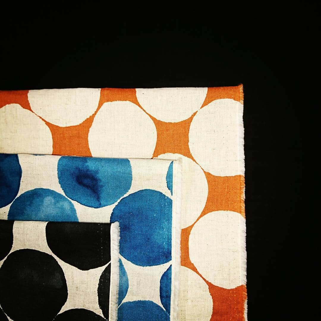 KOKKAさんのインスタグラム写真 - (KOKKAInstagram)「Cotton & Linen Mixed Canvas, hand drawn style large dots printed.  NF-60600-602  6 colorways  #kokka  #fashion  #textile  #fabric  #japanesefabric  #kokkafabric  #dots  #cotton  #linen  #apparelfabric  #cool  #kawaii  #instagood  #like4like  #handmade  #sewing  #quilt  #コッカ  #ファッション  #テキスタイル  #生地  #ドット  #カジュアル  #綿麻  #アパレル  #メンズ  #レディース  #手作り  #ハンドメイド  #キルト」1月19日 18時50分 - kokka.fashion_textile