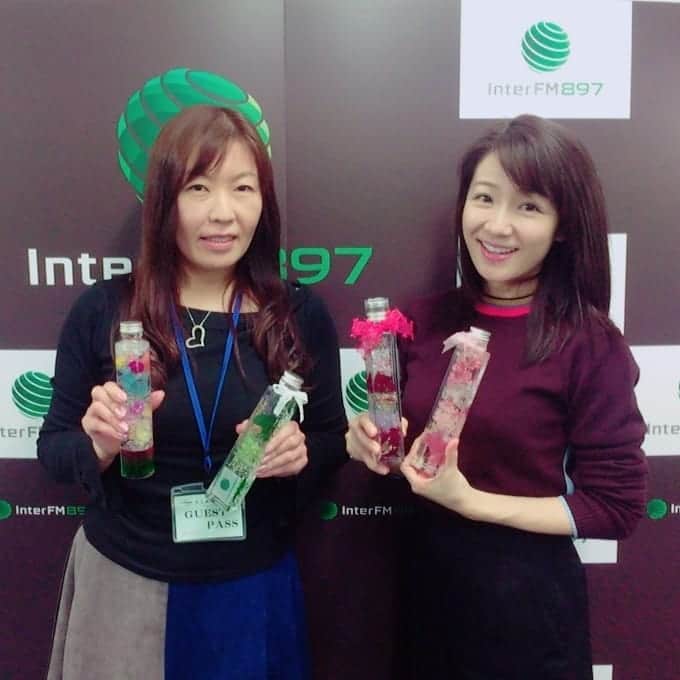 長野美郷のインスタグラム：「皆さま、いつも Tokyo Brilliantrips📻 にたくさんのお便り✉ 本当にありがとうございます💝 写真は、注目の習い事についてお伝えした、今週月曜日 ハーバリウム🌷🍀 とっても素敵でした✨  さて、明日は、大寒❄ めざましどようび📺も寒さに負けず元気にお送りします💝  #めざましどようび #長野美郷 #interfm897 #tokyobrilliantrips #ハーバリウム #スタッフ」