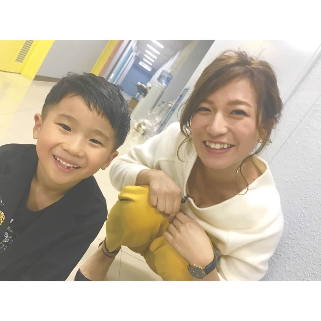 武田華奈さんのインスタグラム写真 - (武田華奈Instagram)「. 明日のじゃがサタ、主役はこんなにこんなにちっちゃくてかわいい6歳の男の子☺︎ なんと、プロも舌を巻くほどの天才ドラマーなんです。 JILLEさんのクリスマスツアーの大舞台に立つ様子を密着取材しました♩ ぜったいみてみてみてね。 . #umk #テレビ宮崎 #じゃがサタ」1月19日 22時20分 - kana_takeda.19