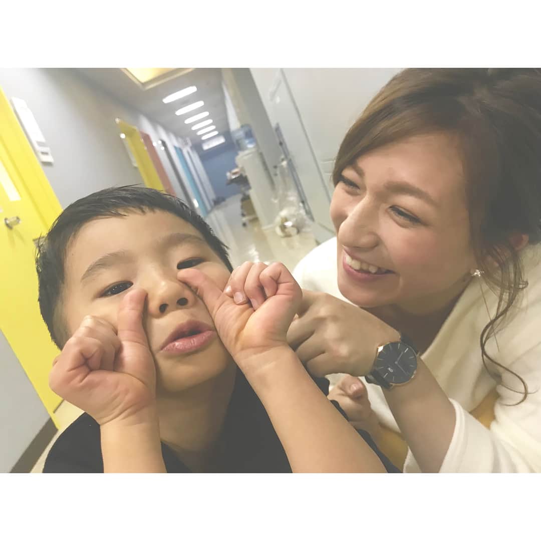 武田華奈さんのインスタグラム写真 - (武田華奈Instagram)「. 明日のじゃがサタ、主役はこんなにこんなにちっちゃくてかわいい6歳の男の子☺︎ なんと、プロも舌を巻くほどの天才ドラマーなんです。 JILLEさんのクリスマスツアーの大舞台に立つ様子を密着取材しました♩ ぜったいみてみてみてね。 . #umk #テレビ宮崎 #じゃがサタ」1月19日 22時20分 - kana_takeda.19