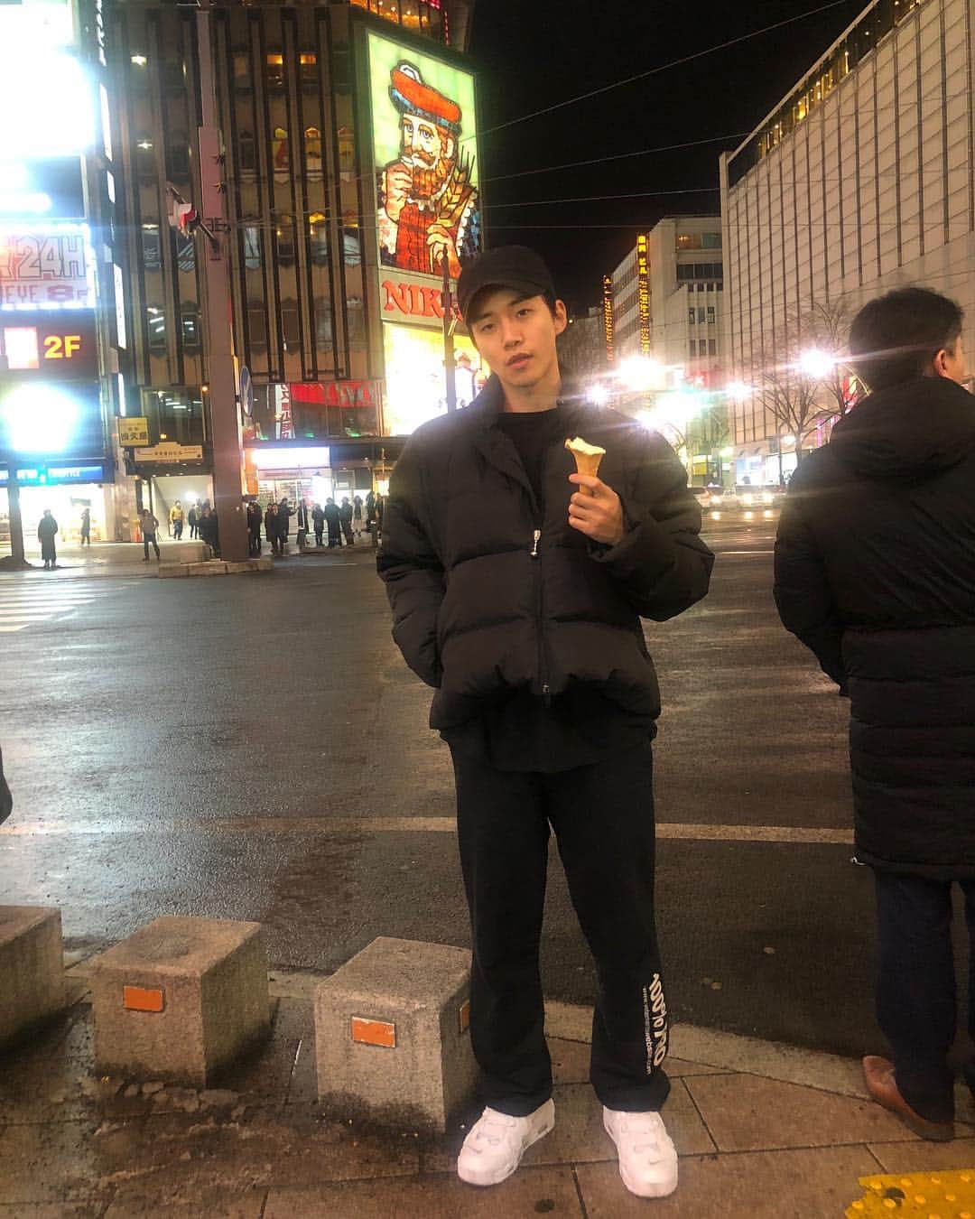 ジュノ さんのインスタグラム写真 - (ジュノ Instagram)「그는 맛있게 먹었다고 한다 근데 표정은 왜 저럴까」1月20日 0時38分 - le2jh
