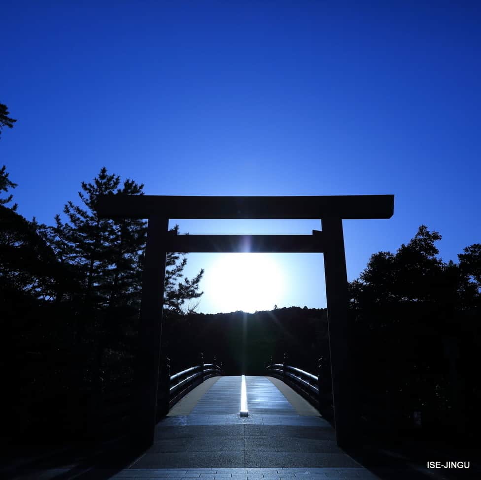 伊勢神宮さんのインスタグラム写真 - (伊勢神宮Instagram)「#伊勢神宮 #神宮 #神社 #心のふるさと #内宮 #宇治橋 #鳥居 #日の出  #ISEJINGU #JINGU #SOUL_of_JAPAN #Japan #Jinja #Shinto #Naiku #Ujibashi_Bridge #Sunrise」1月20日 11時00分 - isejingu.official