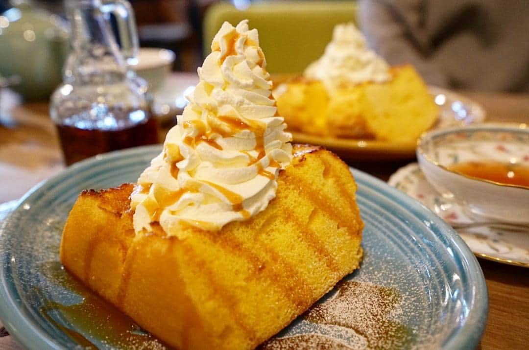 石関友梨のインスタグラム：「アメブロ更新しました♡シフォンケーキトースト♡♡♡ #松濤カフェ #渋谷 #スイーツ #シフォンケーキ #トースト #食べ歩き #カフェ #生クリーム #絶品スイーツ」