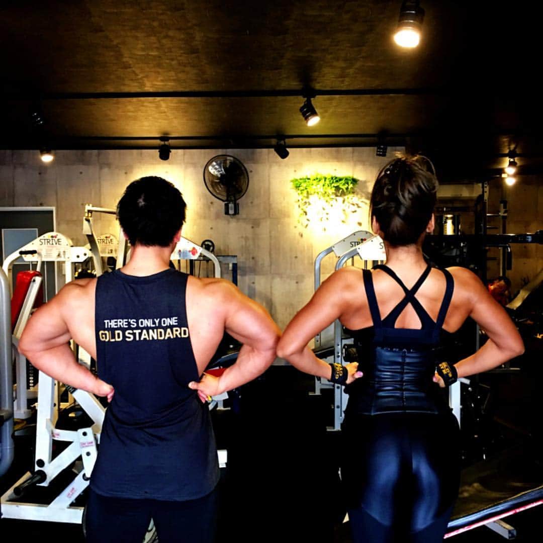 安井友梨さんのインスタグラム写真 - (安井友梨Instagram)「今日のブログは【世界フィットネス選手権出場記】です！！続きは今日のブログご覧下さい(^^)超スペシャルゲストが名古屋JAに！！ ヒントは、この後ろ姿です(^_^) #bikinibody  #workout  #training  #フィットネスビキニ  #bodybuilding」1月20日 16時47分 - yuri.yasui.98