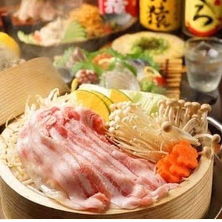 個室×炭火地鶏と朝獲れ海鮮 Goti明石店のインスタグラム：「蒸篭蒸しコース！ ボリュームで腹持ち最高のコースです。 #Goti#居酒屋#完全個室#蒸篭蒸し」