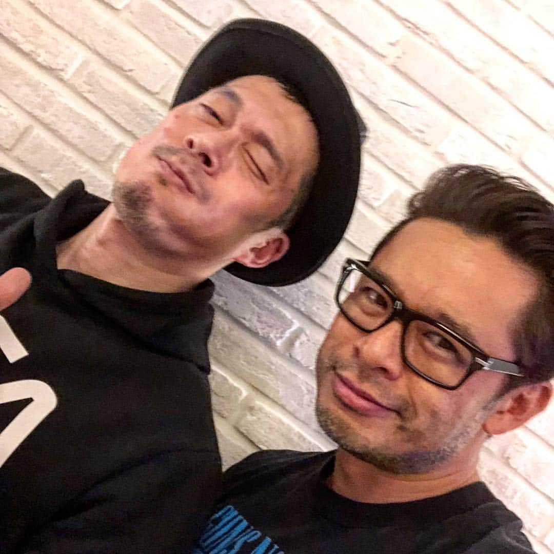 青木大輔さんのインスタグラム写真 - (青木大輔Instagram)「ジンちゃん久々っ！ 全然変わってなーい！ バースデーガールのヘアメイク楽しかった〜 流石のメイクでした💄 #村端ジン#ジンちゃん#ジンコ」1月20日 23時10分 - daisukeaoki_tiechel