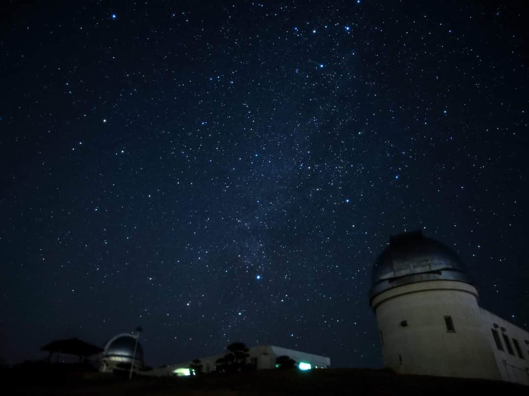 YUICHIROさんのインスタグラム写真 - (YUICHIROInstagram)「. 昨日は美声祈願と題しまして、岡山県井原市の美星町へ星を見に行って参りました☆ .  前にライヴで行った時は残念ながら星が見えなかったのですが、昨日は素晴らしい星空にただただ感動するばかりでした‼︎ . 美星町消防団の皆さん、温かいおもてなし本当にありがとうございました‼︎ .  #星空 #美星町 #星 #star #岡山 #Biseichou #ゴリポン #GORIPON #YUICHIRO #DEEP #おもてなし #OMOTENASHI #ORION #オリオン座」1月21日 17時00分 - deep_yuichiro_official