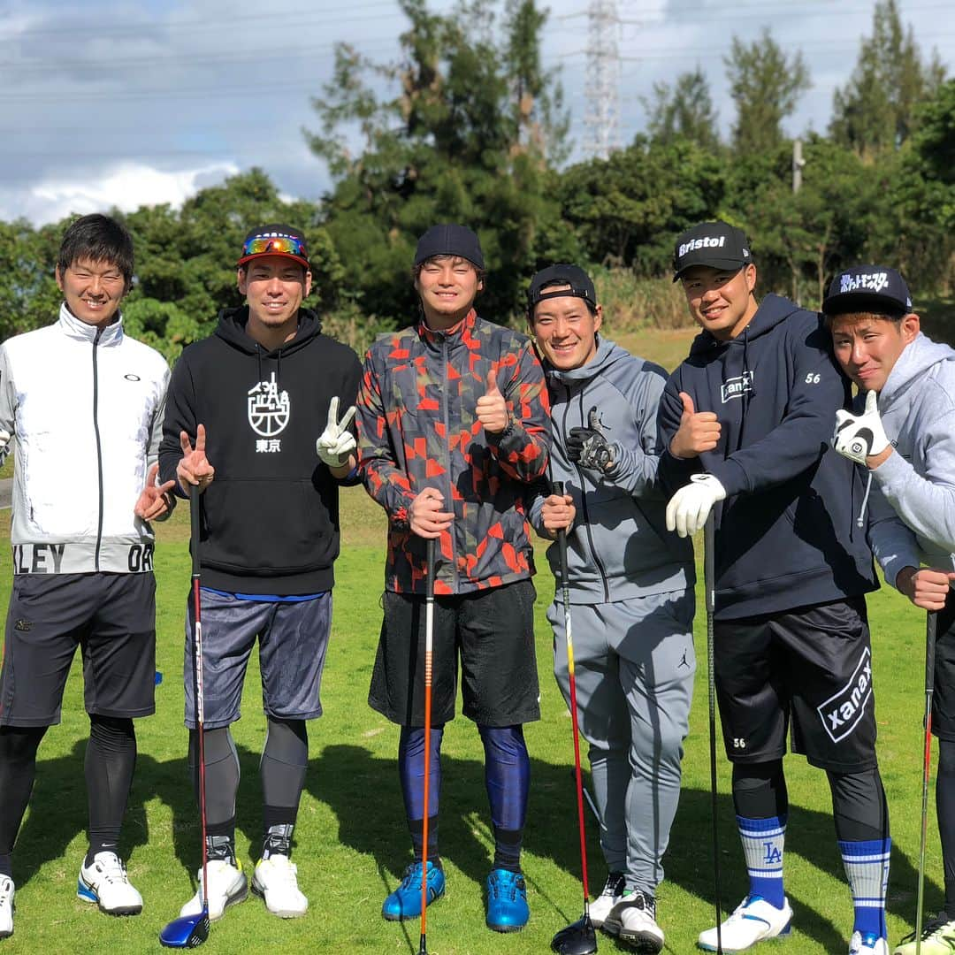 前田健太さんのインスタグラム写真 - (前田健太Instagram)「自主トレが終わりました⚾️ 約2週間みんなで頑張りました！ このメンバーみんなが活躍できるように今シーズンも頑張ります。 ご声援よろしくお願いします！ カープとドジャースが優勝できますように✨ #自主トレ#終了 #みんな活躍できますように #頑張ります #関係者の皆さん #ありがとうございました #ちなみに #今夜は #19時から #アメトーーク #絵心ない芸人  #ぜひ見てください」1月21日 17時23分 - 18_maeken