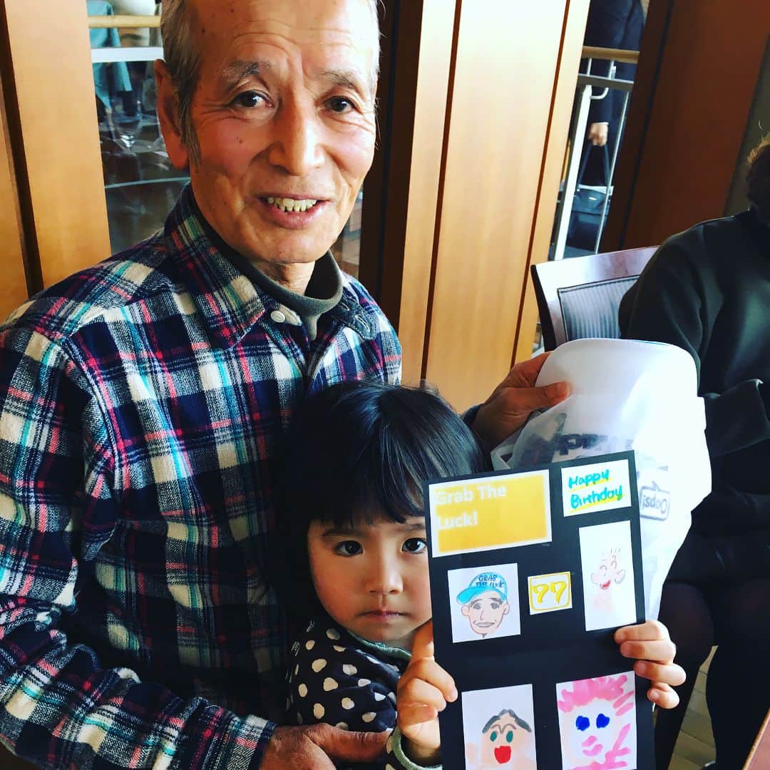 榎戸教子さんのインスタグラム写真 - (榎戸教子Instagram)「父の誕生日を甥姪たちとお祝い。 ゴルフ命の77の父、 「エイジシュート2回」が目標とのこと。  #父の誕生日」1月21日 17時39分 - noriko_enokido