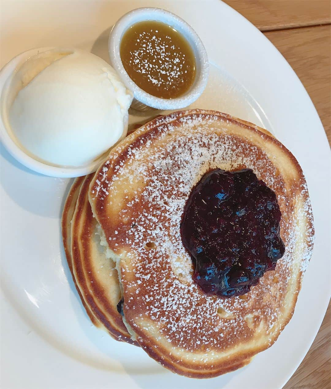 カレンさんのインスタグラム写真 - (カレンInstagram)「Happy Sunday😊🥞💕✨ #smiley #clintonstreetbakingcompany #tokyo #cafe #dayoff #happy #smile #Sunday #launch」1月21日 19時03分 - cjd_karen