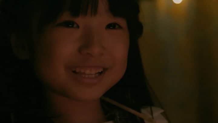 のインスタグラム：「30年前に母からもらった愛情を、今は自分の子どもへ注ぎ、つなげていく。誕生日のシーンを通じて描かれる、家族三世代の“幸せのループ”。銀座コージーコーナーは2018年1月21日、創業70周年を迎えました。それは、お客様が我が子を、家族を想う、愛情が紡いだ年月でもあります。  銀座コージーコーナー70周年・記念ムービーを公開しました。流れている動画は前半シーンとなります。本編フルバージョンは、この公式アカウントの「プロフィール」に記載のURLから。ぜひご覧下さい！  #70周年 #三世代  #ケーキ  #ケーキ大好き  #スイーツ  #スイーツ好き #スイーツ大好き #スイーツタイム #コージーコーナー  #銀座コージーコーナー #甘党 #ご褒美 #自分へのご褒美 #別腹 #手みやげ #手土産 #差し入れ #cake  #sweets  #sweetstime #cozycorner  #ginzacozycorner #lovesweets #japansweets」