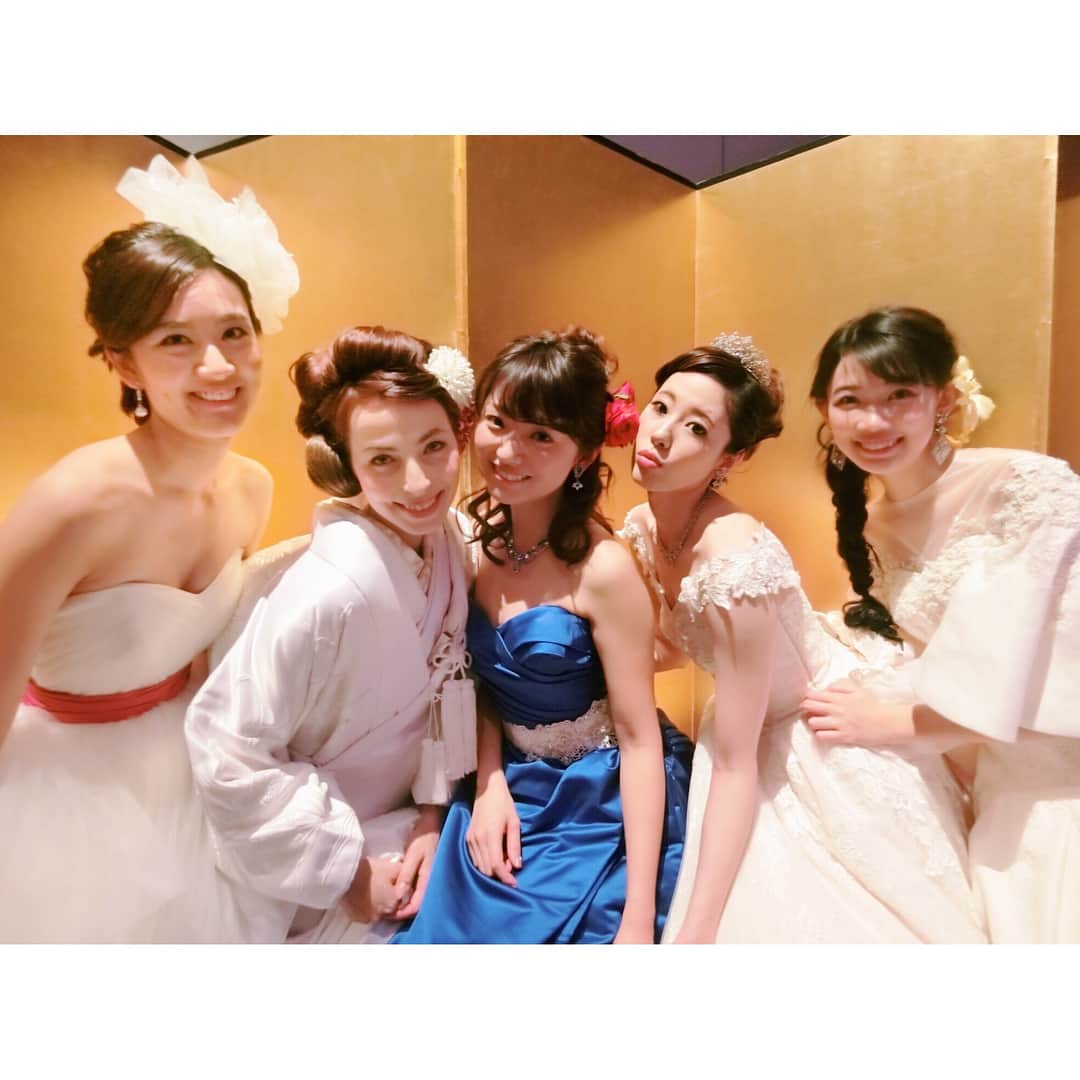 的場絢香さんのインスタグラム写真 - (的場絢香Instagram)「#20180121 ANAクラウンプラザホテル金沢にて "新春・ブライダルフェア"でした♥ * ジェニーさん、まどりさん、 みなとも、ななちゃんと☺︎ _______________________________ #ANAクラウンプラザホテル #ブライダルフェア #ブライダル #ドレスショー #ウェディング #アドバンス社 #モデル  #bridal #weddingdress #bride」1月21日 21時12分 - ayaka_matoba