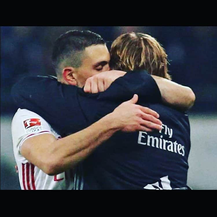 キリアコス・パパドプーロスのインスタグラム：「Thank you Coach  you are the reason I am in this amazing club wish you all the best!!#hsv #nurderhsv #allezusammen .we gonna make it this year again⚽️⚽️⚽️」