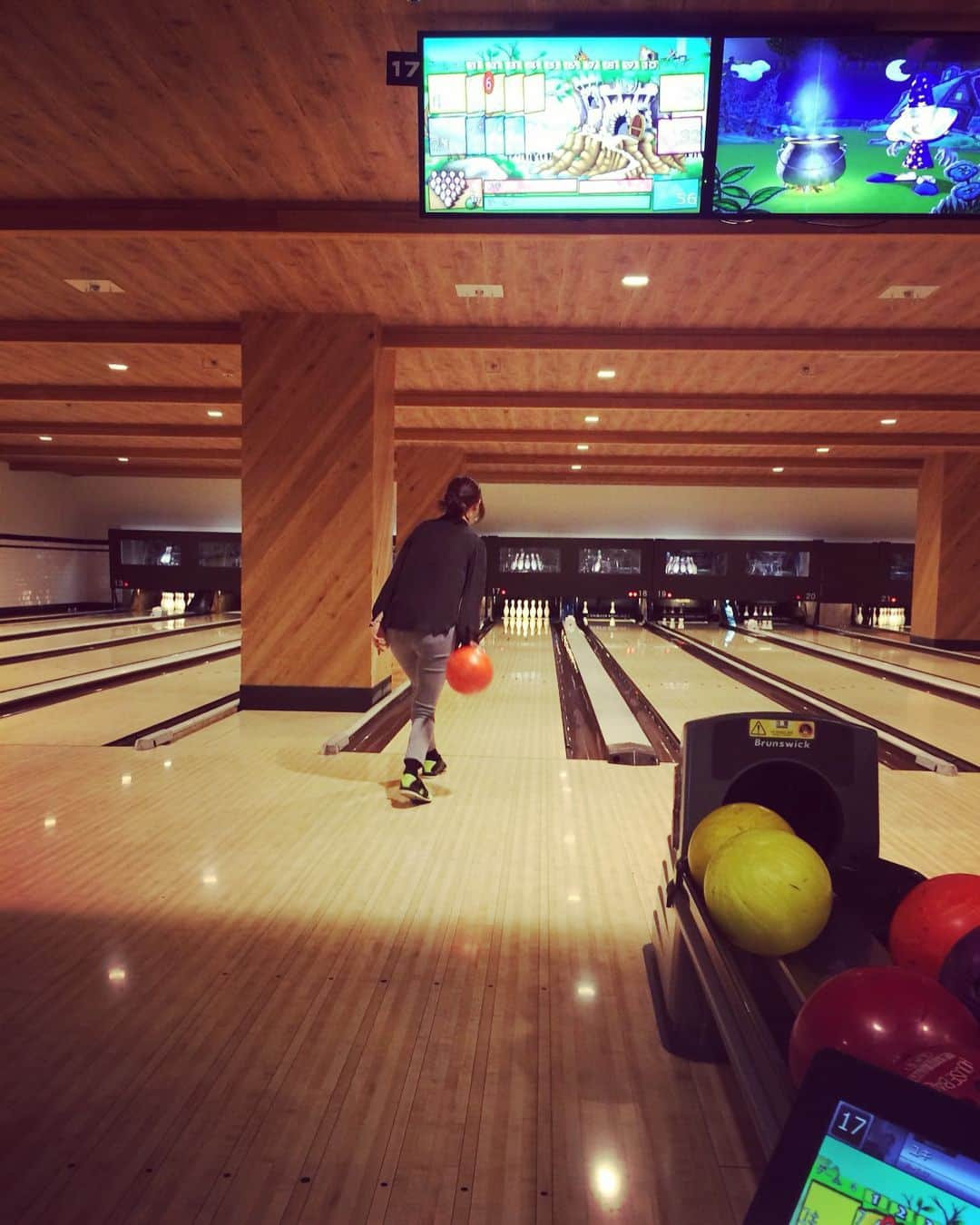 白雪のインスタグラム：「久々のボーリング全然ダメだった。どーしたんだ自分😱😱😱 #weekend #bowling」
