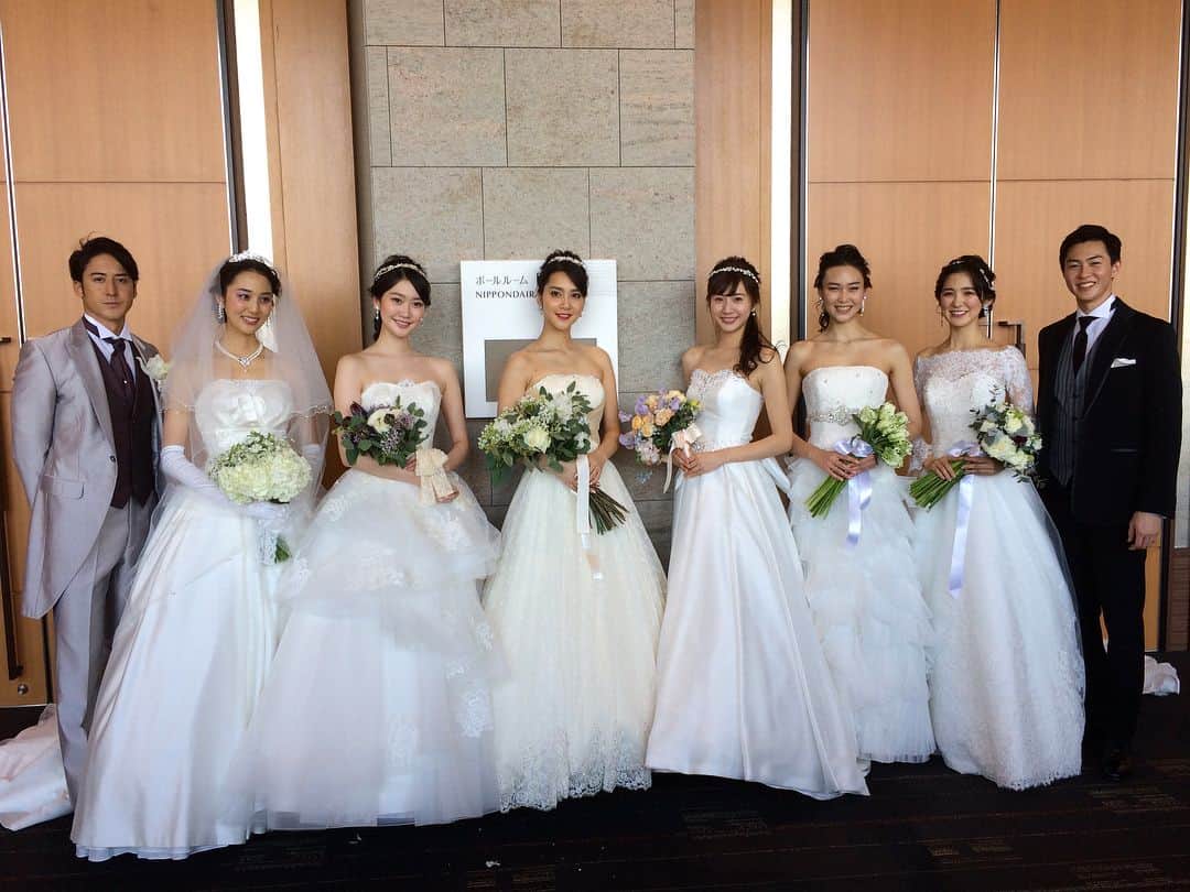 大伴理奈さんのインスタグラム写真 - (大伴理奈Instagram)「_ 日本平ホテルで行われた ウェディングショー💒 今回も楽しかった〜🌹 #日本平ホテル #静岡県 #weddingdress #wedding  #models #show #bridal  #集合写真マリエちゃんいない😂」1月21日 23時10分 - rina_otomo