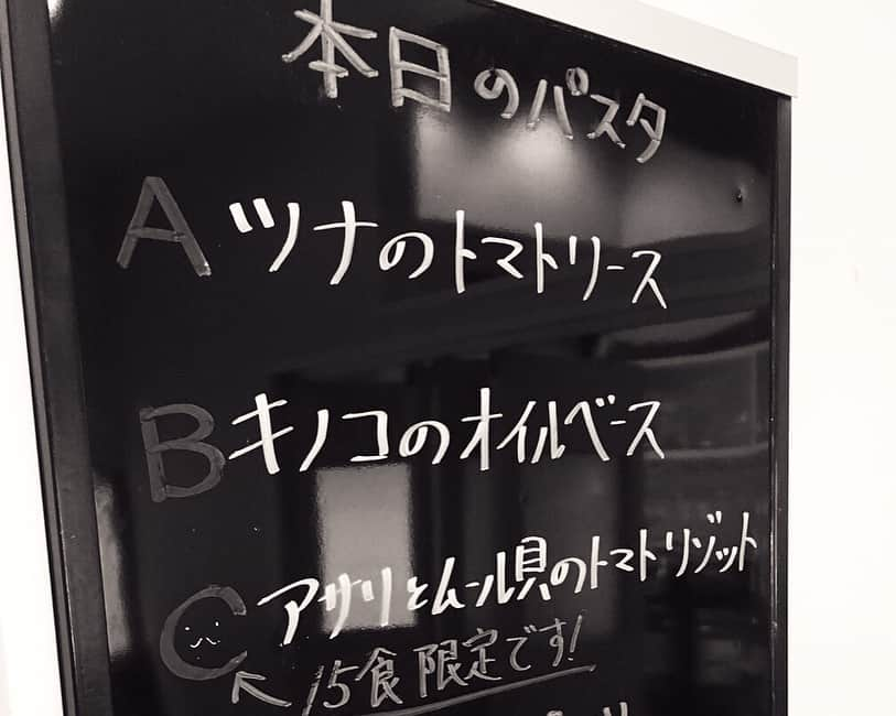 sizianoさんのインスタグラム写真 - (sizianoInstagram)「💁‍♀️1/22本日ランチ🕺💕 🍝パスタ💁‍♀️ A.ツナのトマトリース B.キノコのオイルベース C.アサリとムール貝のトマトリゾット (15食オンリー❗️) 🍕ピッツァ」💁🏼‍♀️ A.マルゲリータ B.4種チーズ 💁🏼‍♀️dólceはティラミス💕 あったかぁーい出来立てピッツァおいしいですよ✨  #SIZIANO#siziano#シチアーノ#イタリアン#イタリア#イタリアン料理#名古屋#nagoya#栄#久屋大通#テレビ塔#カフェ#cafe#ピザ#ピッツァ#いいね#instafood#foodstagram#food#名古屋ごはん#お酒#ワイン #buono#女子会#飯テロ #夜ごはん #縁起物 #野菜 #誕生日会#yummy」1月22日 11時02分 - siziano_nagoya