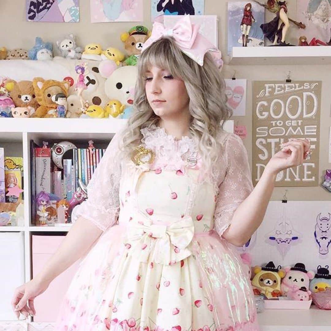 Kawaii.i Welcome to the world of Tokyo's hottest trend♡ Share KAWAII to the world!さんのインスタグラム写真 - (Kawaii.i Welcome to the world of Tokyo's hottest trend♡ Share KAWAII to the world!Instagram)「★FINALISTS OF Kawaii.i Fashion Contest (5 of 10/ A to Z)★ http://bit.ly/2Dn1OPh Laura Andrews(@bububun ) is an American born UX/UI designer living in Tokyo. Her brand of enamel pins, Daily Gems, are the perfect addition to her Lolita style. Her 26K Instagram followers obviously love her style, watch her video to see if you do too! #nhkkawaii #kawaiiinternational #nhkworld」1月22日 11時47分 - kawaiiiofficial