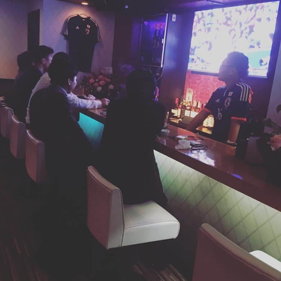 SPORTS BAR 侍さんのインスタグラム写真 - (SPORTS BAR 侍Instagram)「【SPORTS BAR 侍】 ～赤羽駅から徒歩3分〜 URLはこちら⇒(@sports.bar.samurai_official) ―――――――――――――― 赤羽に来る際は是非赤羽スポーツバー侍ご利用ください♪ テレビ📺映画🎬スポーツ⚽️カラオケ🎤でワイワイしましょう(*´∀｀*)ﾉ｡+ﾟ *｡ ―――――――――――――― #東京 #北区  #赤羽 #赤羽駅 #東十条 #東十条駅 #川口 #川口駅 #bar #バー #ドリンク #サッカー #サッカー観戦 #スポーツ #新年会 #貸切 #スポーツバー #スポーツバー侍 #飲食店 #Jリーグ #サッカー日本代表 #サッカー観戦 #宴会 #キックオフ #sportsbar #カクテル #ビール #お酒 #酒 #新年」1月22日 13時28分 - pcr_corona