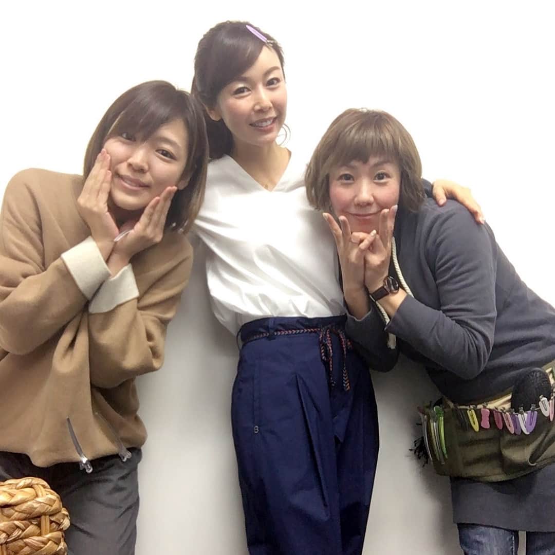 宮崎宣子さんのインスタグラム写真 - (宮崎宣子Instagram)「お仕事行ってきます😆✨✨✨ #お仕事 #仲良しメンバー #メイク #えっちゃん #スタイリスト #宮﨑宣子 #自分チョイス #音ボケpops #ブレスレット #可愛い」1月22日 14時48分 - miyazaki_nobuko