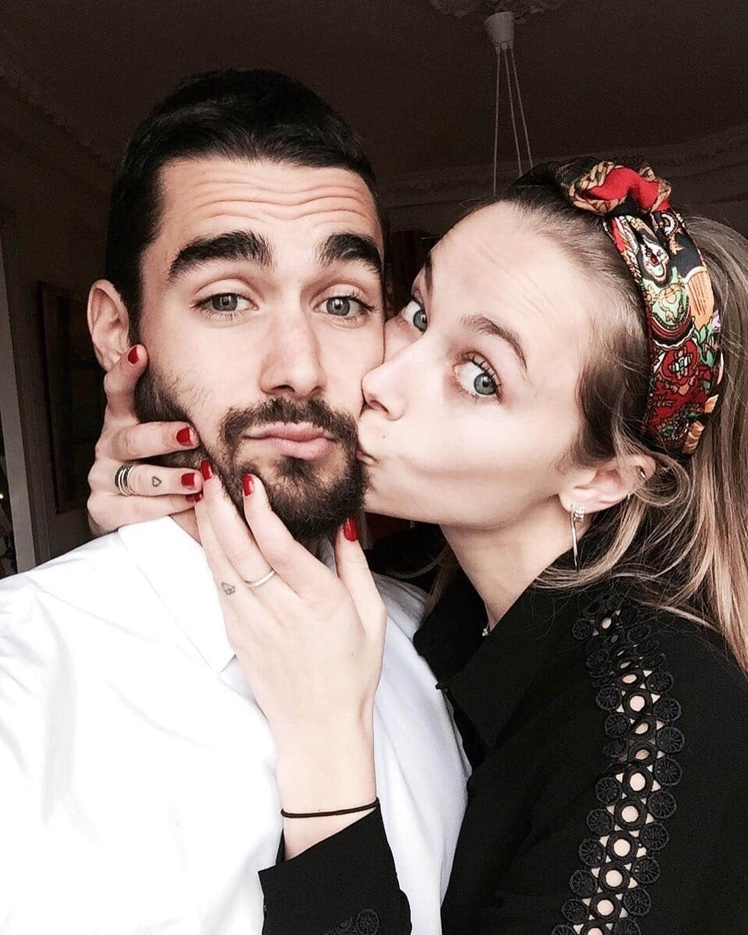 NICOLAS SIMOESのインスタグラム：「When staying home drives us crazy 😅」