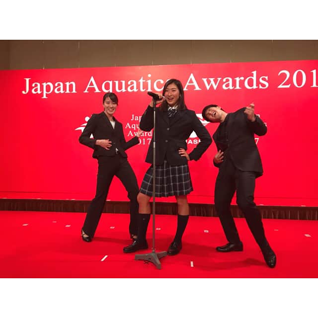 池江璃花子さんのインスタグラム写真 - (池江璃花子Instagram)「* 今日はJapan Aquatics Award2017での表彰式でした！ この3人のバンドチーム、どうでしょう？(笑) そして、雪がすごくて大変でした…皆さん滑ったりして怪我しないようにお気をつけください☃️ #JASF #優秀選手 #アリーナスプリント賞 #SNOW #バンド名募集(笑)」1月22日 21時45分 - ikee.rikako