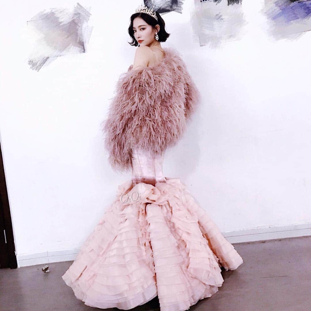 シュー・ジャーチー（Xu Jiaqi）のインスタグラム：「#fashion #xujiaqi #snh48 #beautiful #dress #stunning @hellokiki77」
