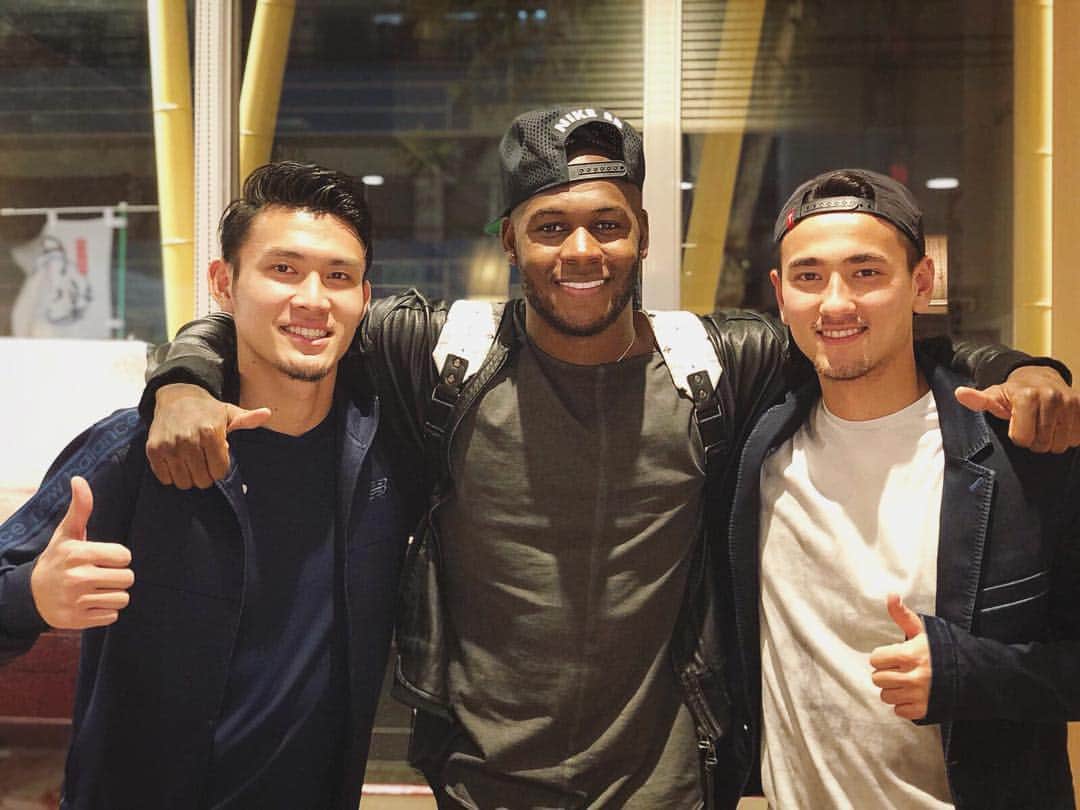 ファンティーニ燦のインスタグラム：「Day off to visit around Okinawa with this guys🙏👍🚶👨‍👦‍👦🌞 #okinawa#dayoff#visit#drive#goodtime#tomorrow#training💪」