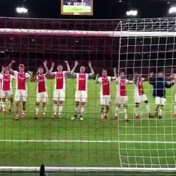 ジョエル・フェルトマンのインスタグラム：「Three great points yesterday!! 🙌 ❌❌❌ #ajax #wijzijnajax」