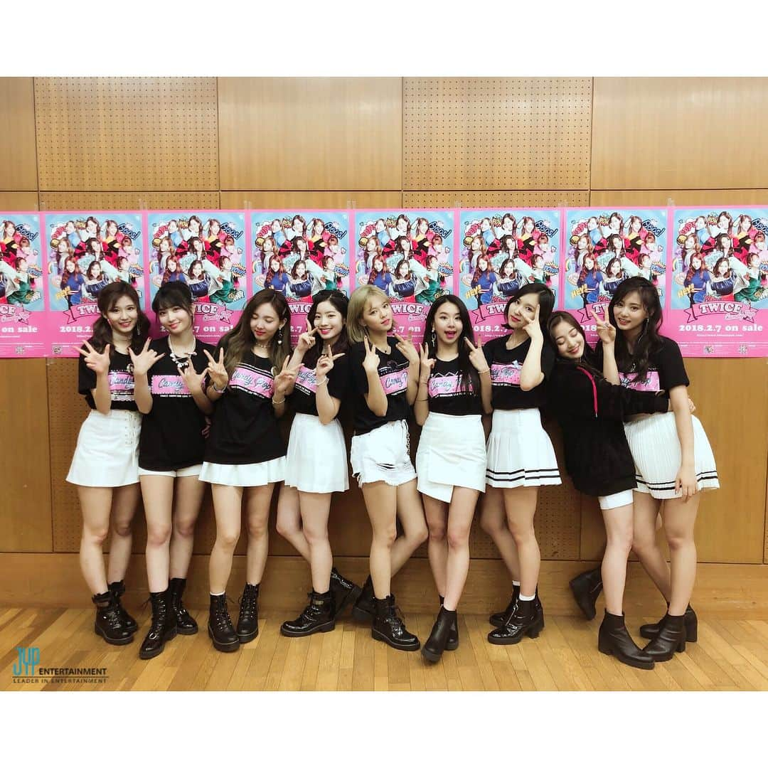 TWICE JAPANさんのインスタグラム写真 - (TWICE JAPANInstagram)「‪TWICE SHOWCASE LIVE TOUR 2018 "Candy Pop"@福岡！TWICEの初福岡、皆さんの熱い応援で寒い天気も忘れてしまいました！これからもONCEのこと、ばりすいとうよ♡‬ ‪#ONCE #TWICE #CandyPop ‬」1月22日 22時43分 - jypetwice_japan