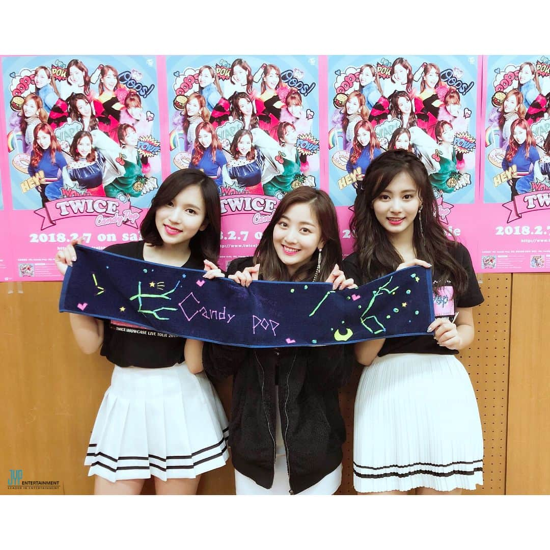 TWICE JAPANさんのインスタグラム写真 - (TWICE JAPANInstagram)「‪TWICE SHOWCASE LIVE TOUR 2018 "Candy Pop"@福岡！TWICEの初福岡、皆さんの熱い応援で寒い天気も忘れてしまいました！これからもONCEのこと、ばりすいとうよ♡‬ ‪#ONCE #TWICE #CandyPop ‬」1月22日 22時43分 - jypetwice_japan