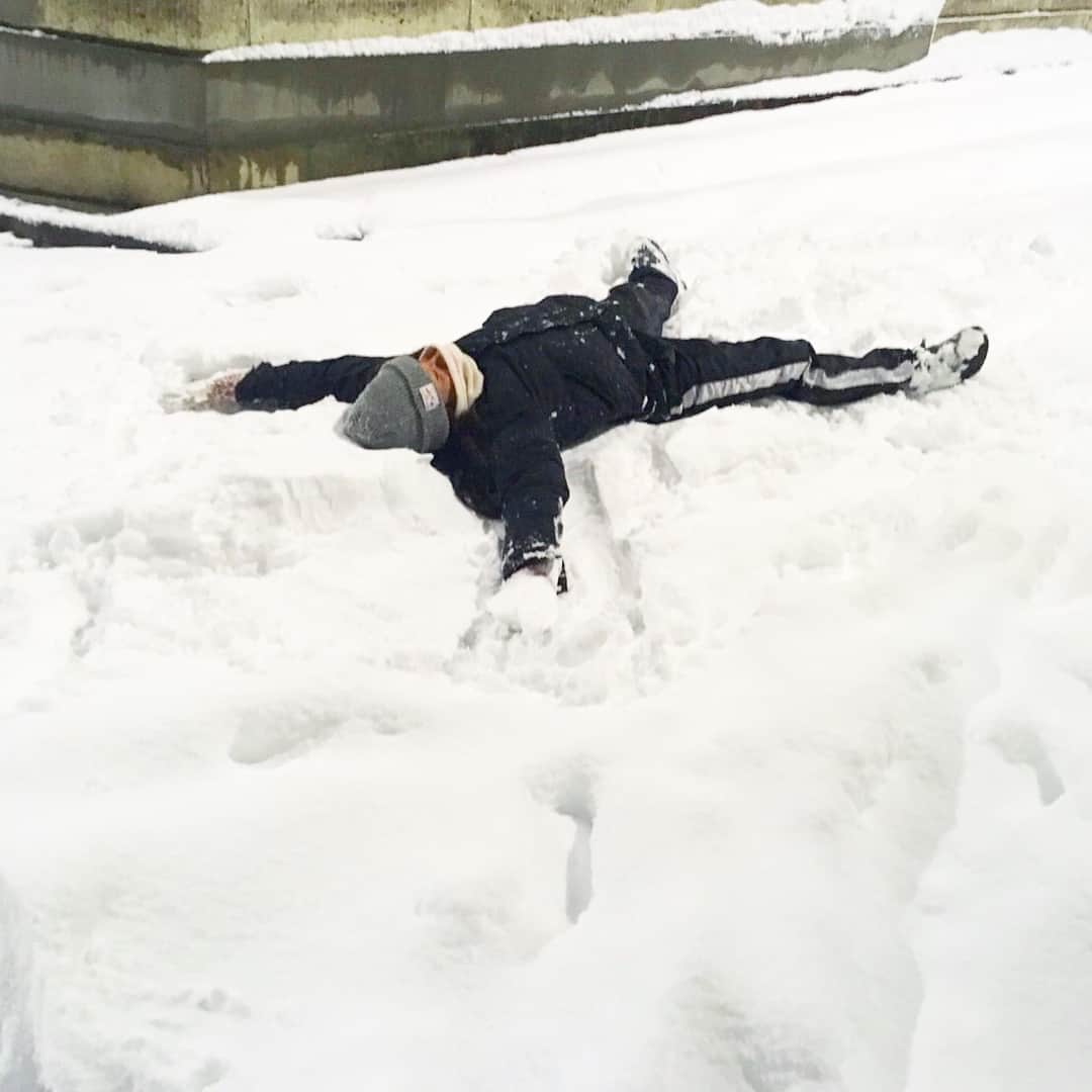 藤巻紗月さんのインスタグラム写真 - (藤巻紗月Instagram)「☃️💫☃️❄️👻💙 雪が降ったらはしゃがないと!!! #いくつになっても #雪は楽しい  #雪だるま #鼻はにんじん」1月22日 23時28分 - satsuki_48fuj