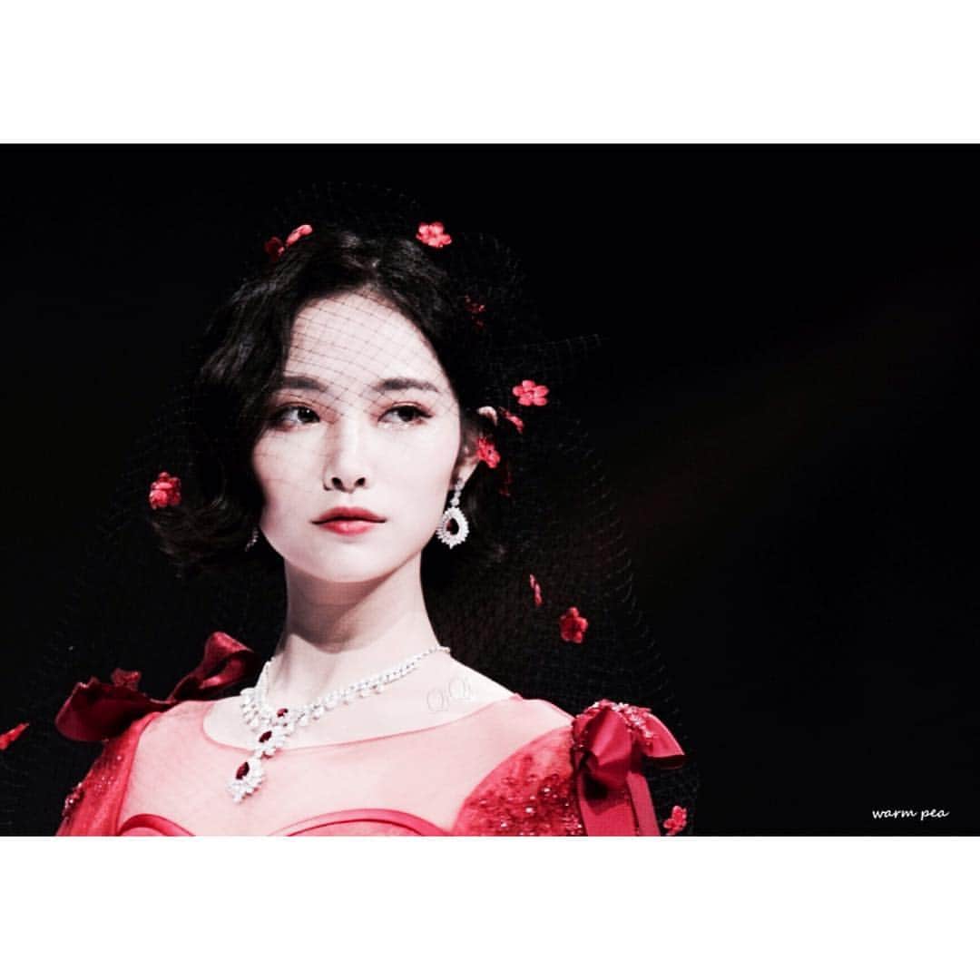 シュー・ジャーチー（Xu Jiaqi）のインスタグラム：「R.E.D❣#xujiaqi #snh48 #redlips #red #reddress #beautiful @hellokiki77」