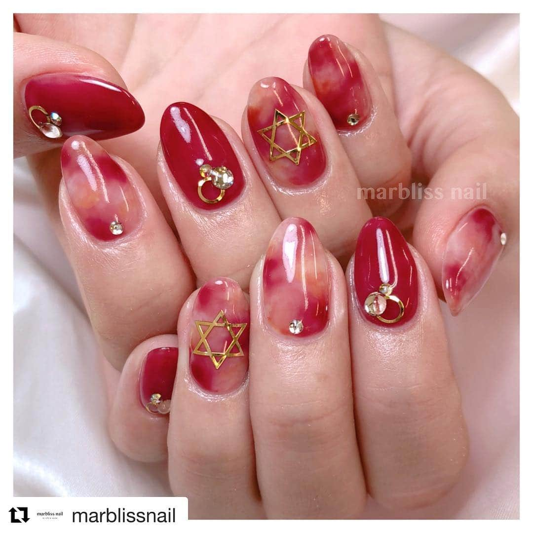 Beautyrankingさんのインスタグラム写真 - (BeautyrankingInstagram)「#Repost @marblissnail with @get_repost ・・・ . 【ジェル】ア-ト１０本付け放題…¥6500 . #べっ甲 #べっ甲ネイル #琥珀ネイル #赤べっ甲 #ニュアンスネイル . 担当／#marblissnail荒木 ご来店ありがとうございました💋 . . . ご予約の注意事項 ⚠️【当日キャンセル】【無断キャンセル】…キャンセル料としてご予約頂いていたメニューの100%を、 次回ご来店時に合算して請求申し上げます。(2018年1月より施行) . なお、【遅刻】につきましてもアート制限または次回からのご予約をお断りさせて頂く場合がございます。予めご了承下さい。 . 日時変更やメニュー変更等は、必ず前日までにご連絡お願い致します。 (TEL…0529730010) . 💜Follow Me💜 - - - - - - - - - - - - - - - - - - - - - - - - - - #marblissnail（#マーブリスネイル） 名古屋栄 ネイルサロン 地下鉄栄駅２番出口から徒歩1〜2分👣 . hotpepper beautyのＵＲＬを トップページに貼っております✨ ネットで簡単予約☝︎ﾎﾟﾁ 何度でも使えるお得なクーポン有り♡ . . . #nailsalon #Japan #名古屋 #栄 #錦 #久屋大通 #駅近 #徒歩1分ちょっと♪ #nails #ネイル #ジェルネイル #スカルプ #フットネイル #3dnails #美甲 #女子力アップ #JNA認定ネイルサロン」1月23日 3時46分 - beautyranking