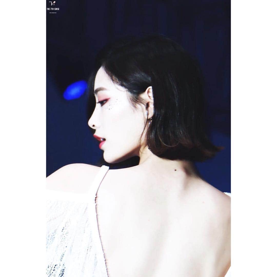 シュー・ジャーチー（Xu Jiaqi）のインスタグラム：「Sexy back 🙈 #xujiaqi #snh48 #jiaqi #kiki #beautiful #sexy #shorthair @hellokiki77」